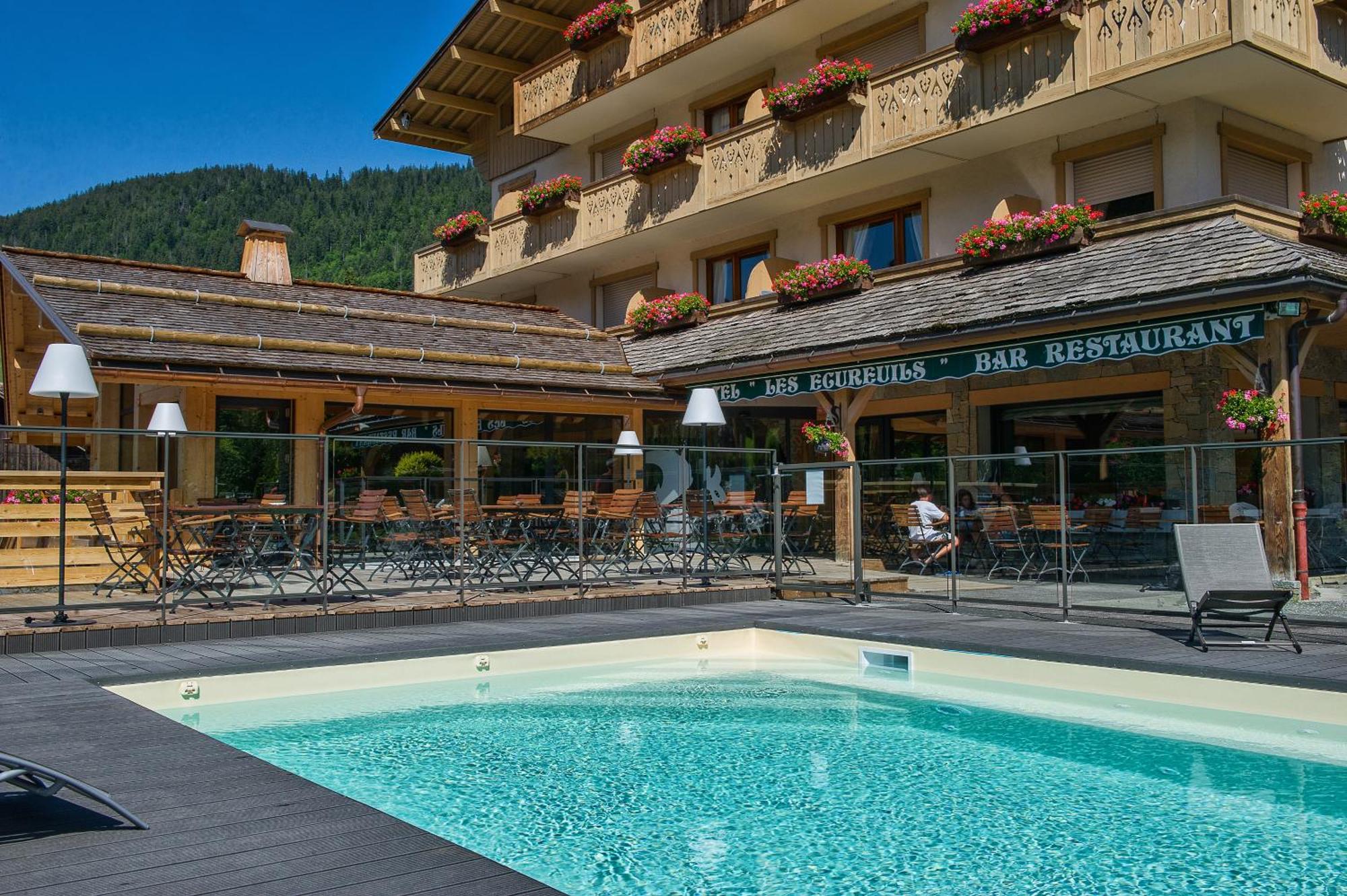 Hotel-Chalet Les Ecureuils Restaurant, Piscine, Garage Le Grand-Bornand Exterior photo